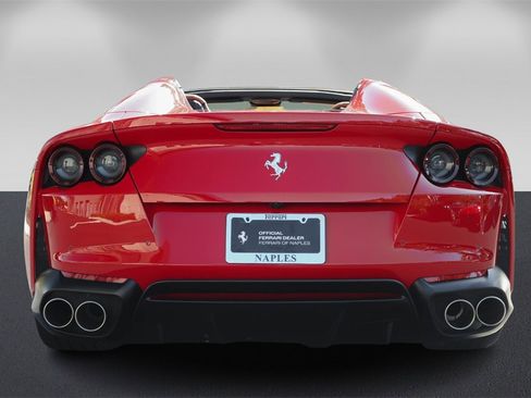 Used 2022 Ferrari 812 GTS image 4