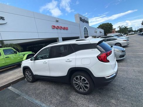 Used 2021 GMC Terrain SLT AWD/4WD image 14
