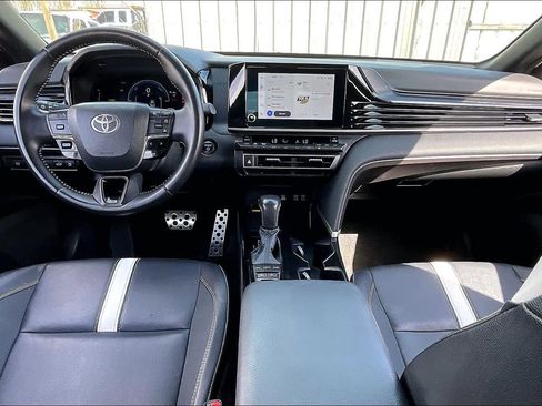 Used 2025 Toyota Camry SE image 14