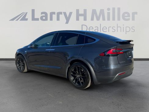 Used 2016 Tesla Model X image 3