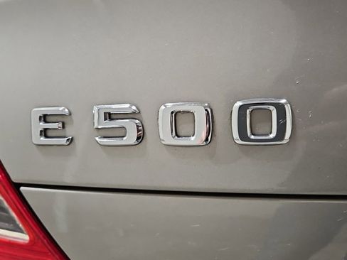Used 2005 Mercedes-Benz E 500 Sedan image 29