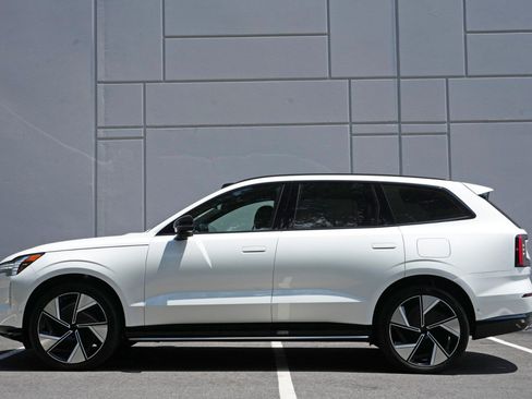 Used 2025 Volvo EX90 Ultra AWD/4WD image 8