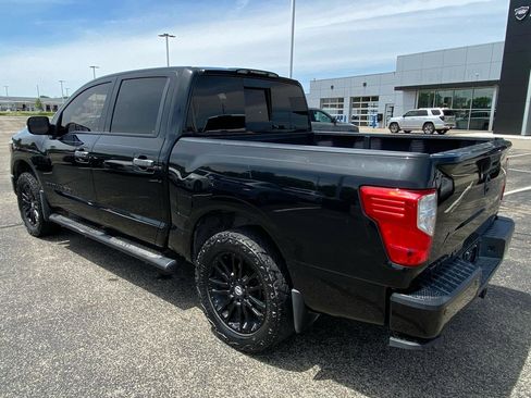Used 2019 Nissan Titan SV w/ SV Convenience Package RWD image 3