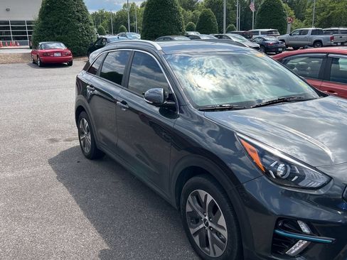 Certified 2022 Kia Niro EX FWD image 5