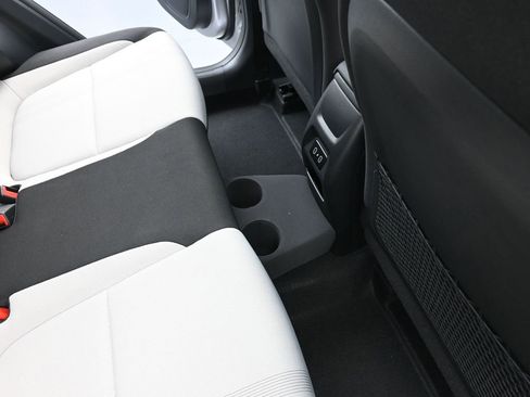 Certified 2025 Hyundai Venue SEL FWD image 13