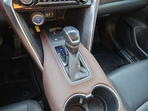 Used 2022 Toyota Venza XLE AWD/4WD image 22