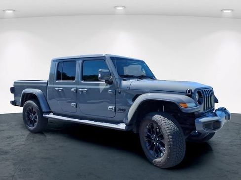 Used 2023 Jeep Gladiator Overland AWD/4WD image 5