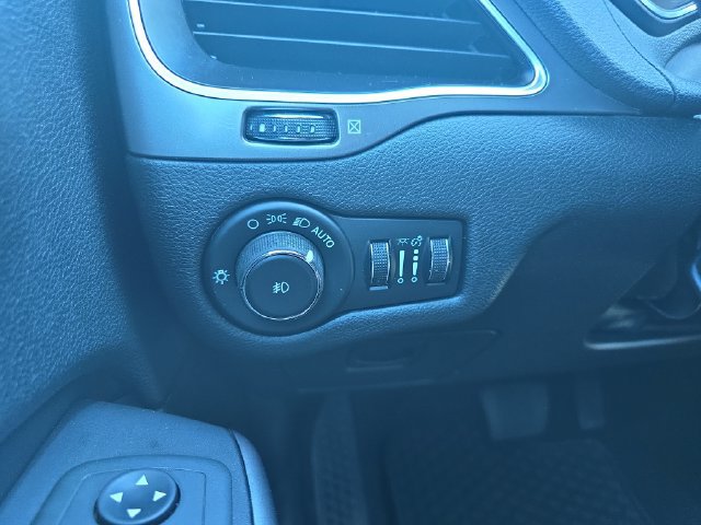 Used 2020 Jeep Cherokee Latitude Plus w/ Cold Weather Group AWD/4WD image 29