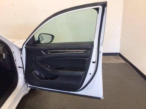 Used 2019 Honda Accord Sport image 11
