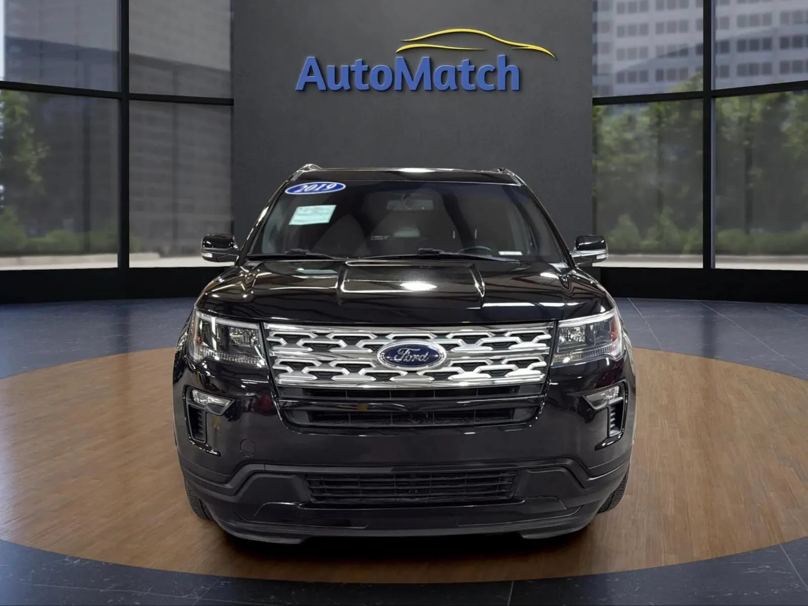 Used 2019 Ford Explorer XLT w/ Equipment Group 201A FWD image 2