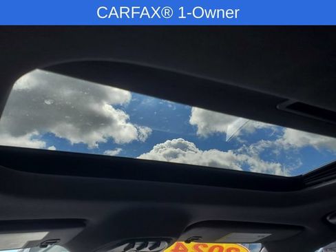 Certified 2024 Chevrolet Trax RS w/ Sunroof Package FWD image 25