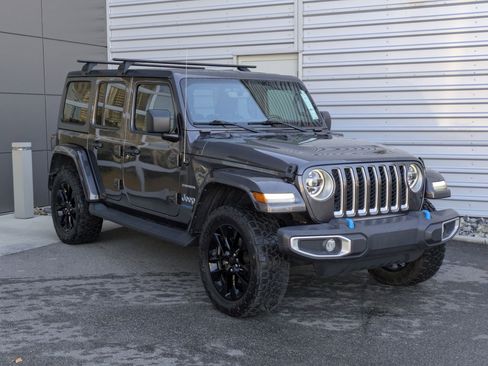 Used 2022 Jeep Wrangler Unlimited Sahara w/ Cold Weather Group image 7
