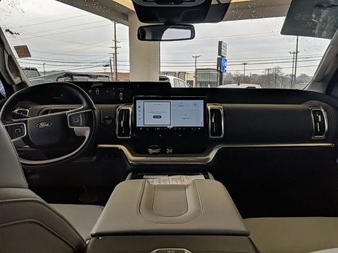 Used 2025 Ford Expedition Max Platinum w/ Driver's Package image 16