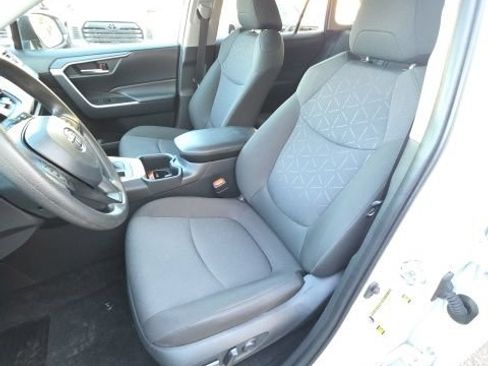 Used 2025 Toyota RAV4 XLE AWD/4WD image 11
