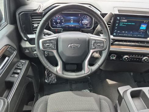 Used 2024 Chevrolet Silverado 1500 LT AWD/4WD image 8