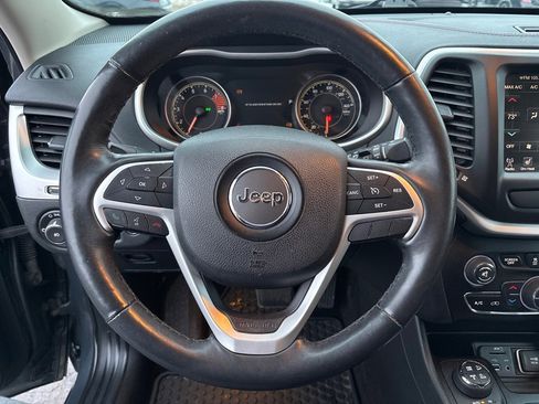 Used 2016 Jeep Cherokee Trailhawk w/ Comfort/Convenience Group image 29