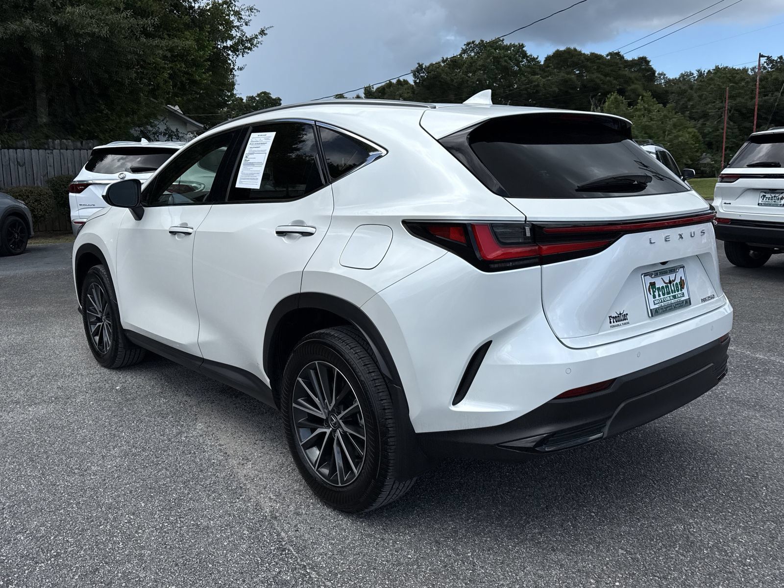 Used 2025 Lexus NX 250 FWD w/ Towing Package (2000 Lbs) image 3