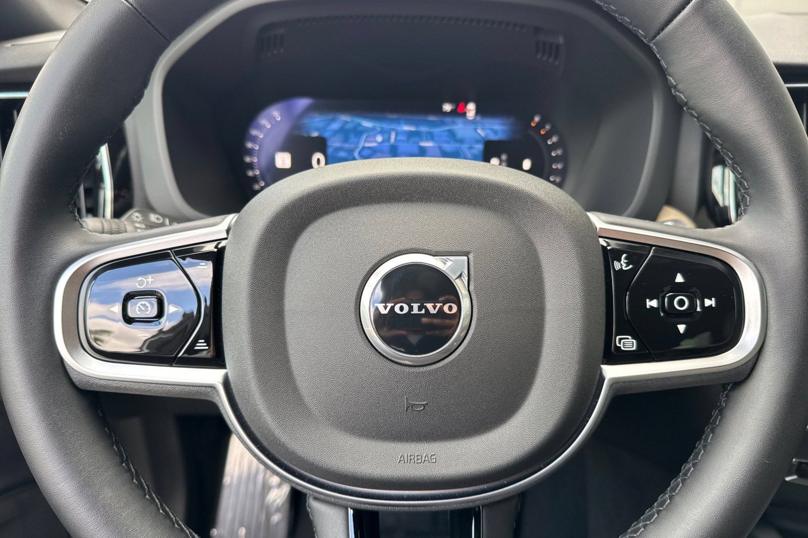 Used 2026 Volvo XC60 B5 Core AWD/4WD image 25