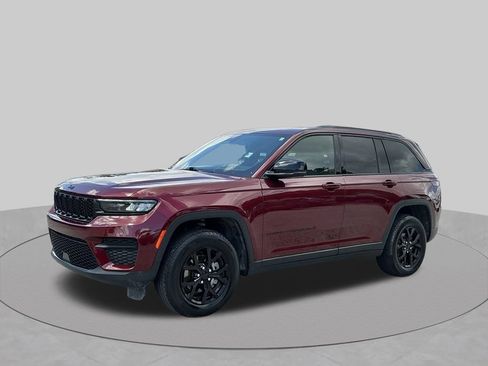 Used 2024 Jeep Grand Cherokee Altitude AWD/4WD image 2