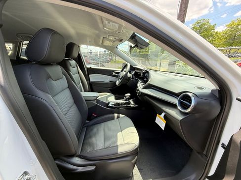 New 2026 Chevrolet Trax LT FWD image 22