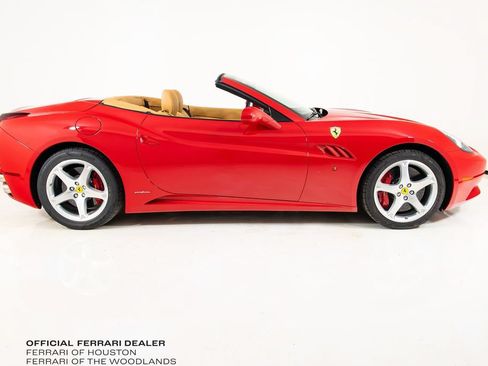 Used 2010 Ferrari California RWD image 3