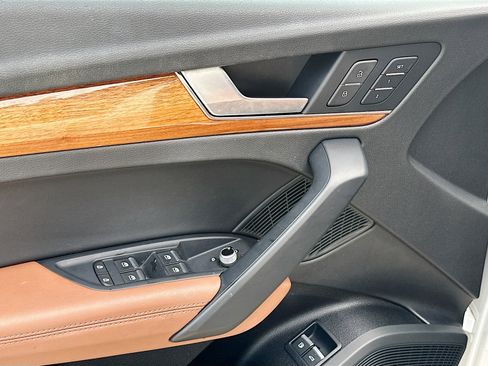 Used 2021 Audi Q5 e Prestige w/ Prestige Package image 18