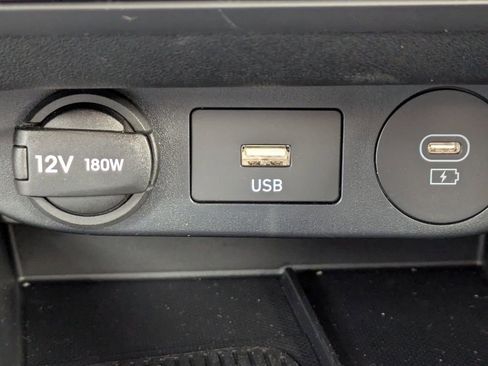 New 2025 Hyundai Elantra Limited FWD image 23