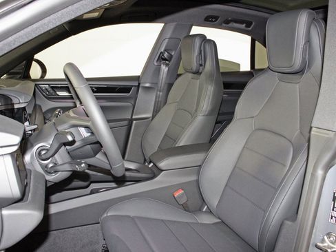 Used 2025 Porsche Macan Electric image 5