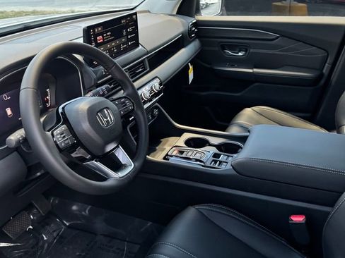 New 2026 Honda Pilot Touring image 8
