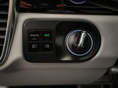 Used 2019 Porsche Cayenne S image 47