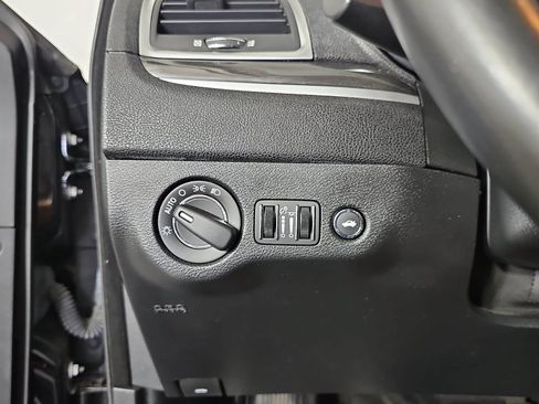 Used 2021 Chrysler 300 Touring w/ Sport Appearance Package RWD image 23