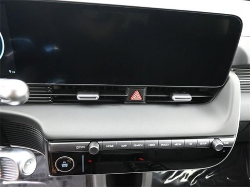 New 2025 Hyundai Ioniq 5 SE image 18