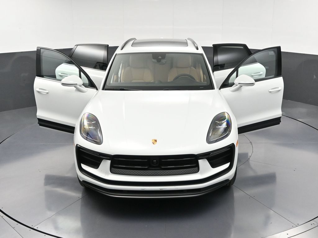 Certified 2026 Porsche Macan AWD/4WD image 34