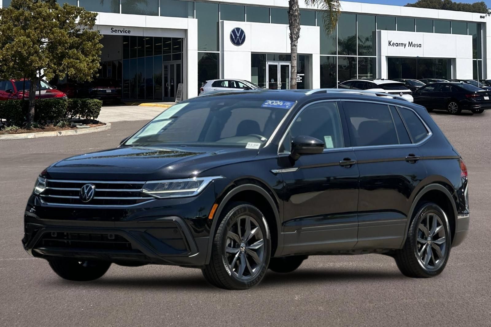 Used 2024 Volkswagen Tiguan SE FWD image 8