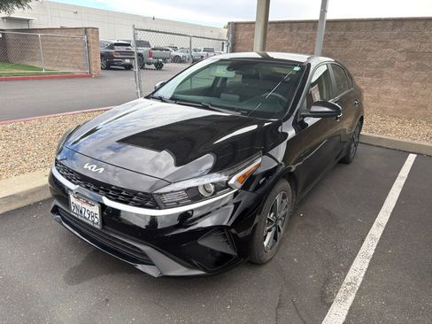 Used 2023 Kia Forte LXS FWD image 3