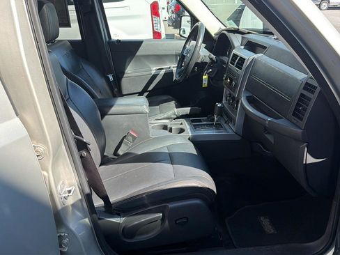 Used 2009 Jeep Liberty Limited w/ Premium Group II AWD/4WD image 13