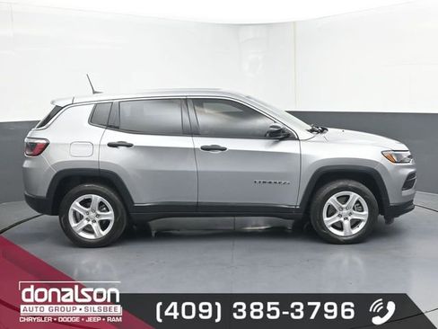 Used 2024 Jeep Compass Sport image 2