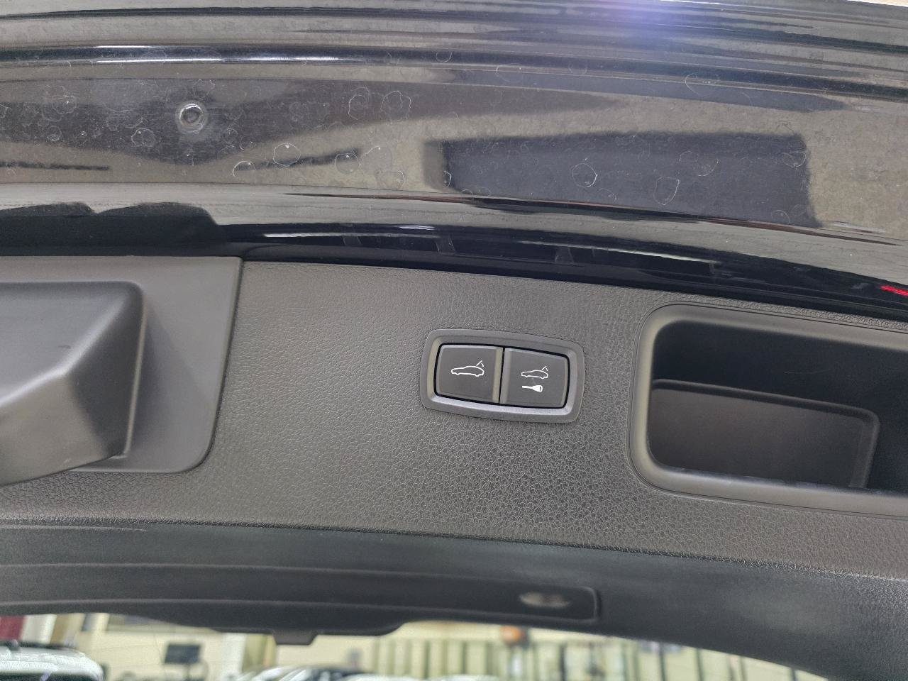 Used 2018 Porsche Macan AWD/4WD image 14