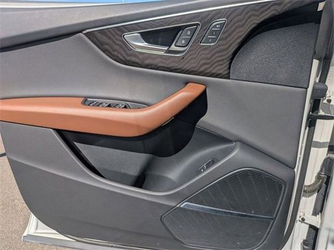 Used 2022 Audi Q8 Premium Plus w/ Premium Plus Package image 15