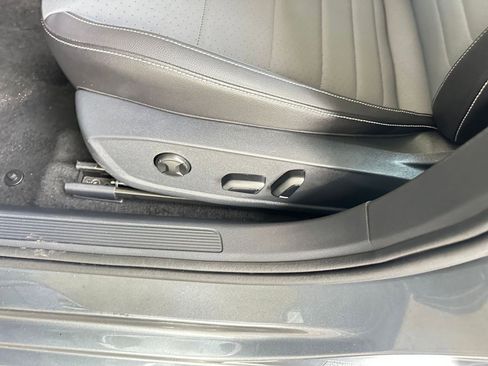 Used 2025 Volkswagen Jetta SE image 28