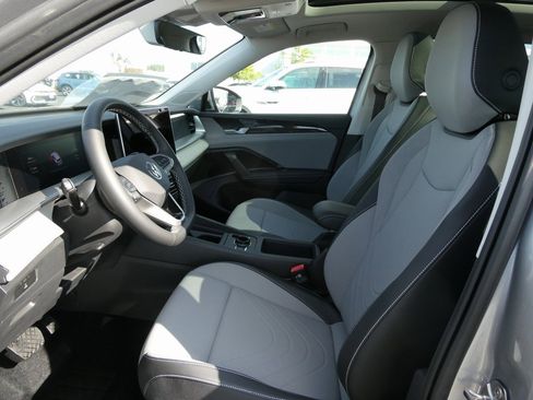 New 2025 Volkswagen Tiguan SE image 26