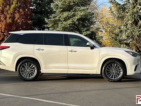 Used 2024 Lexus TX 350 AWD image 3