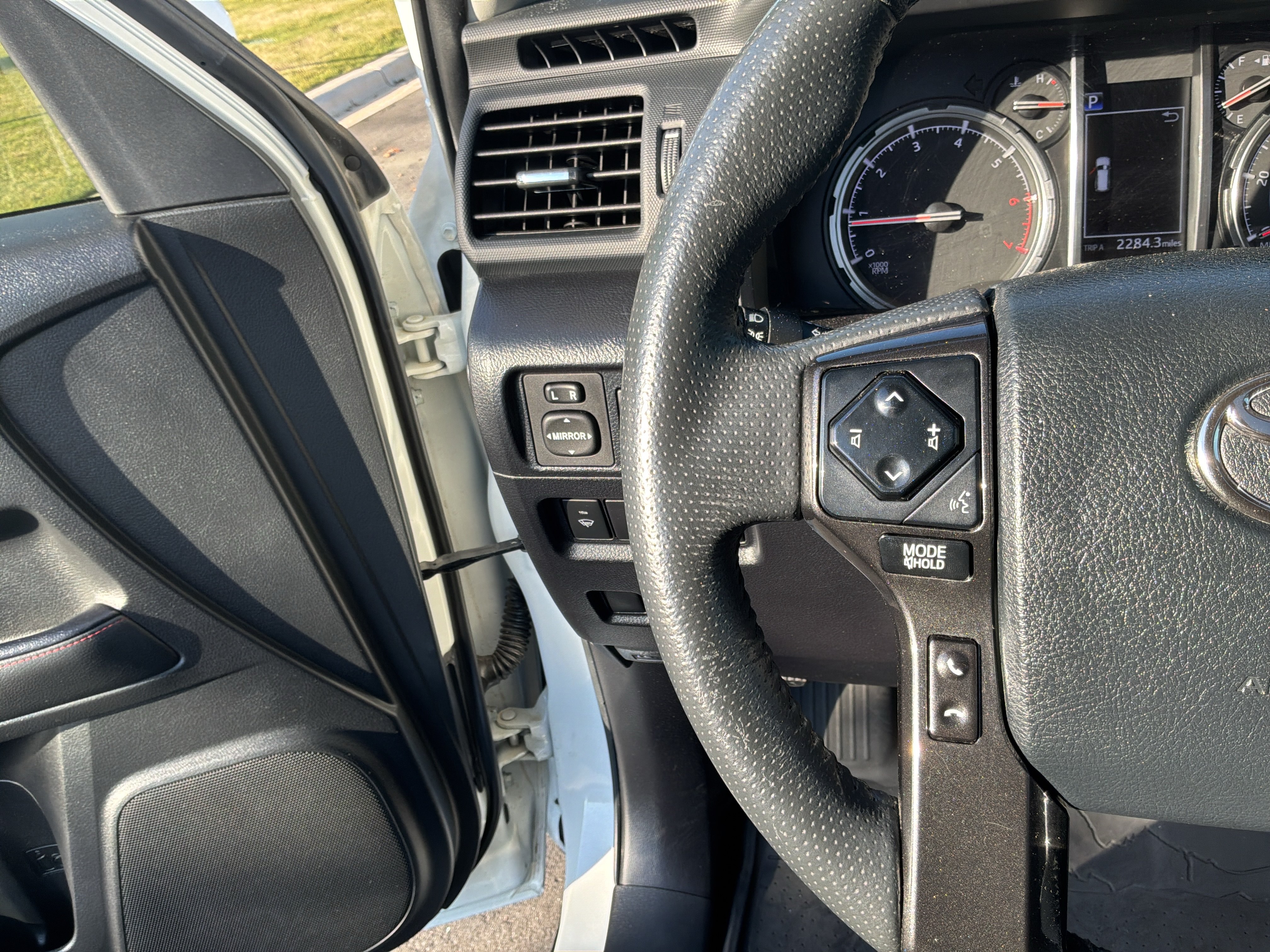 Used 2021 Toyota 4Runner TRD Off-Road Premium w/ Moonroof Package AWD/4WD image 19