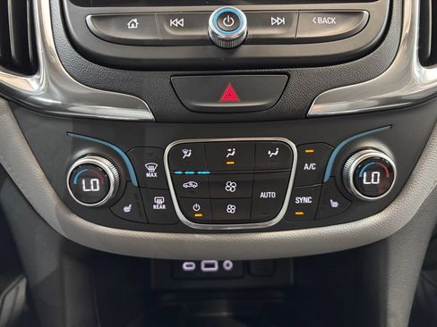 Used 2019 Chevrolet Equinox Premier FWD image 18