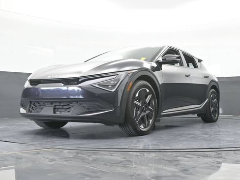Used 2025 Kia EV6 Light RWD image 53
