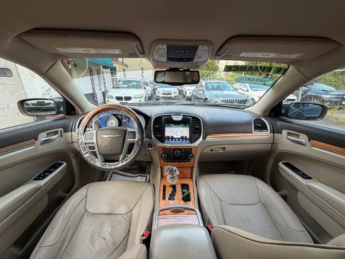 Used 2014 Chrysler 300 C RWD image 39