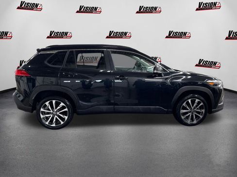 Used 2023 Toyota Corolla Cross XLE image 4