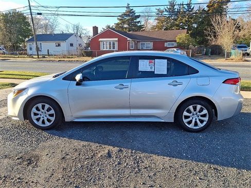 Used 2025 Toyota Corolla LE image 5