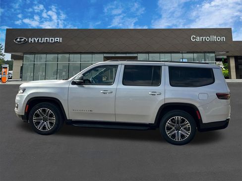 Used 2024 Jeep Wagoneer Series II w/ Flexible Seating Group image 8