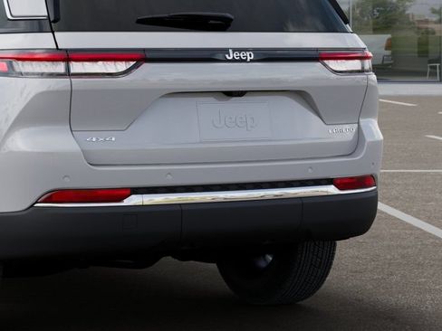 New 2025 Jeep Grand Cherokee Laredo X w/ Trailer Tow Package AWD/4WD image 14